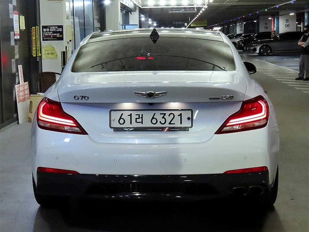 Genesis G70 - Vista 5