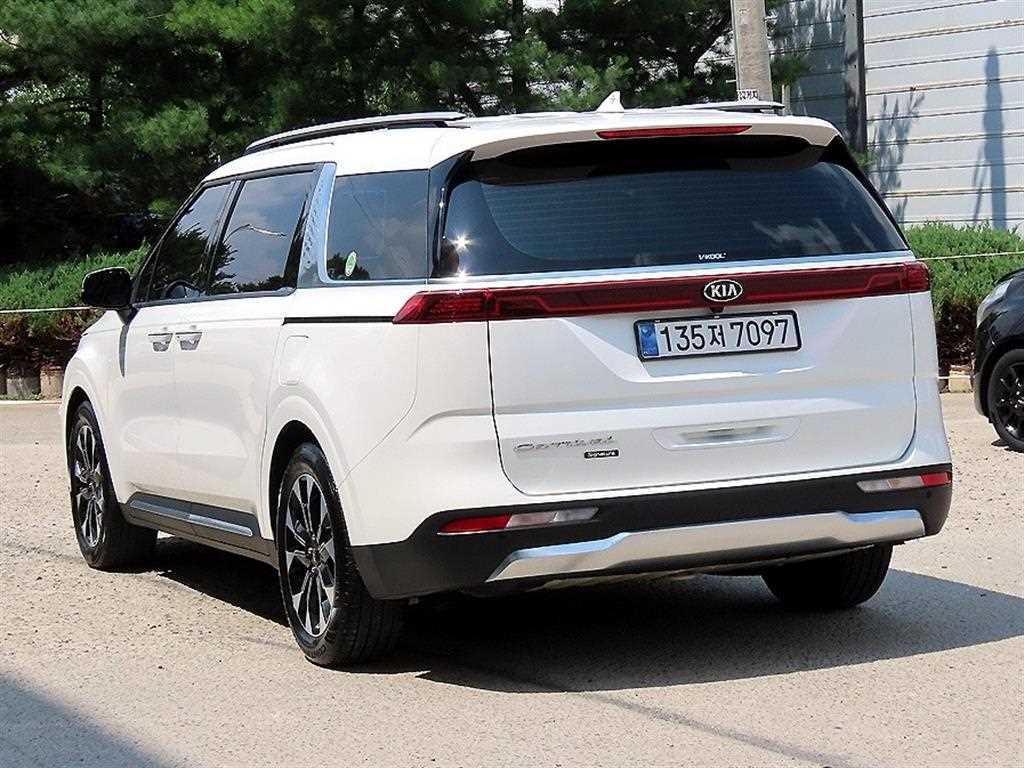 KIA Carnival - Vista 3