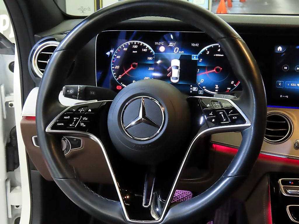 Mercedes Benz E class - Vista 8