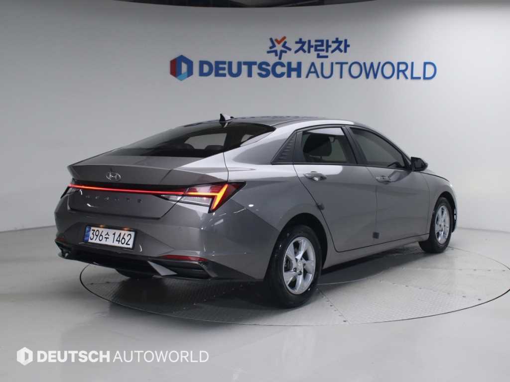HYUNDAI Avante - Vista 2