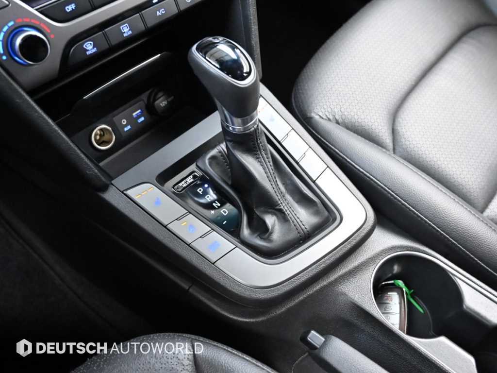 HYUNDAI Avante - Vista 9