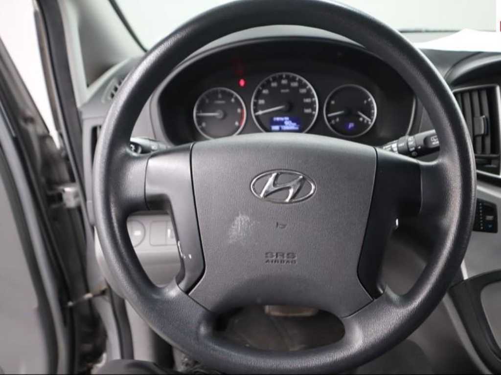 HYUNDAI Starex - Vista 9