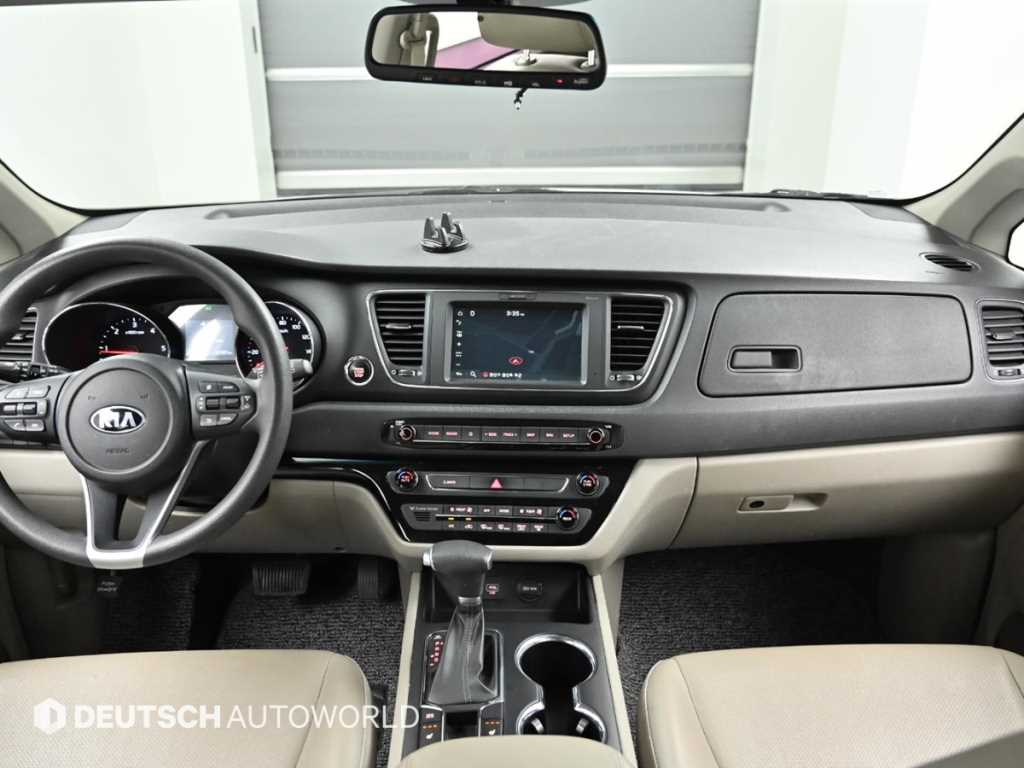 KIA Carnival - Vista 7