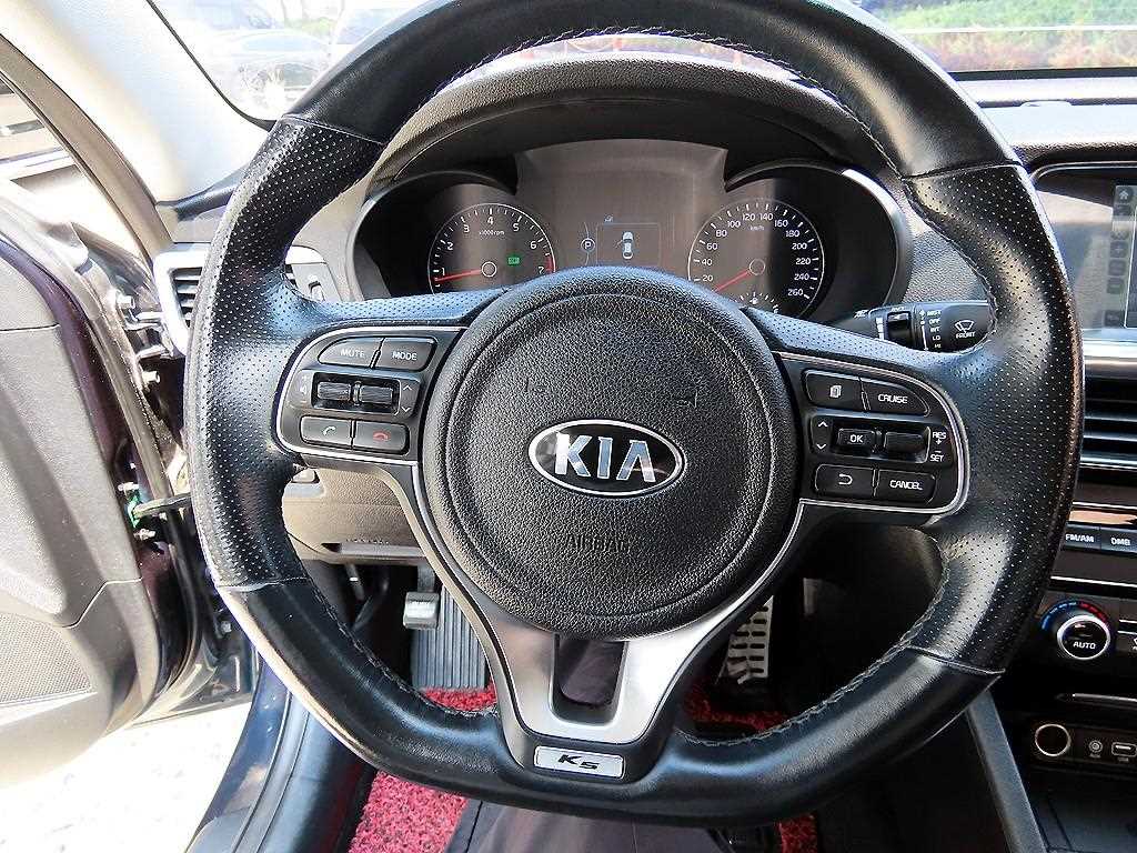 KIA K5 - Vista 8