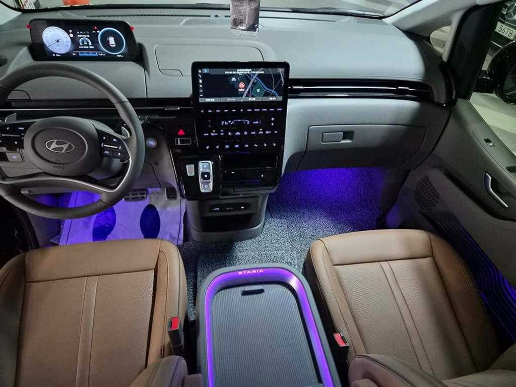 HYUNDAI Staria - Vista 11