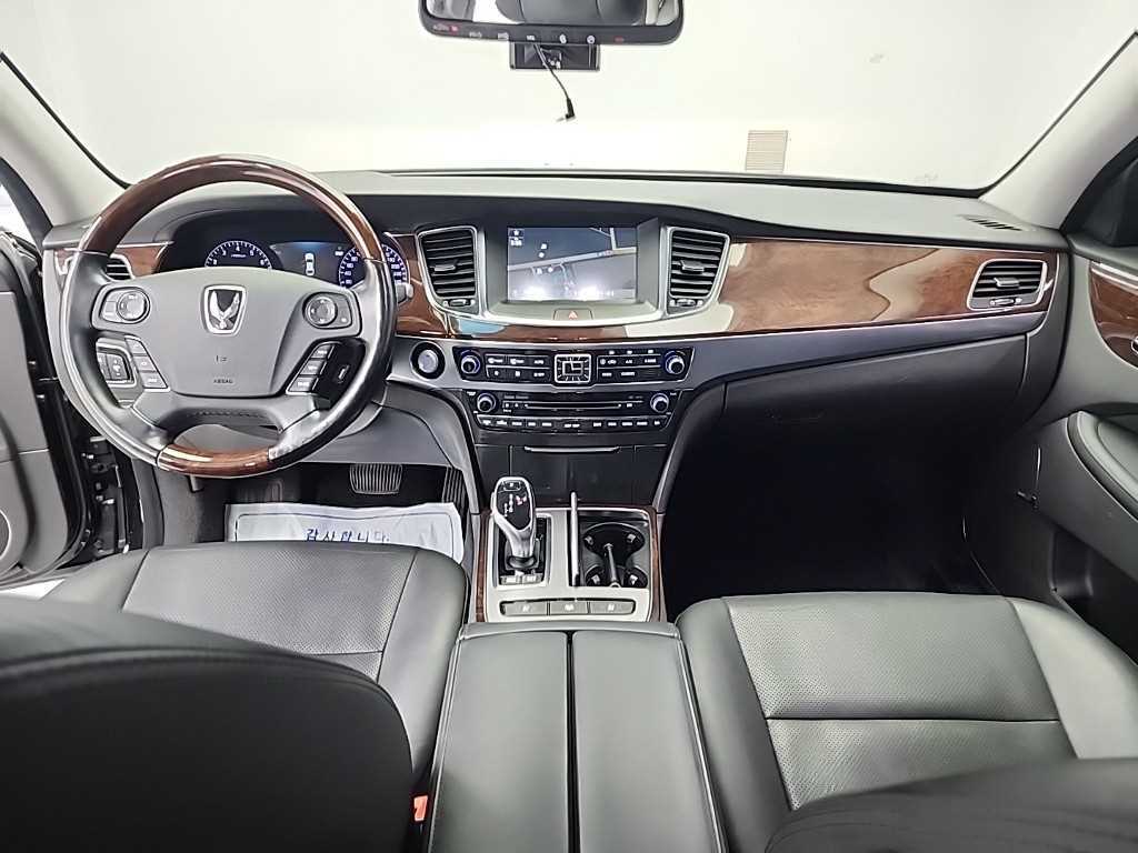 HYUNDAI Equus - Vista 7