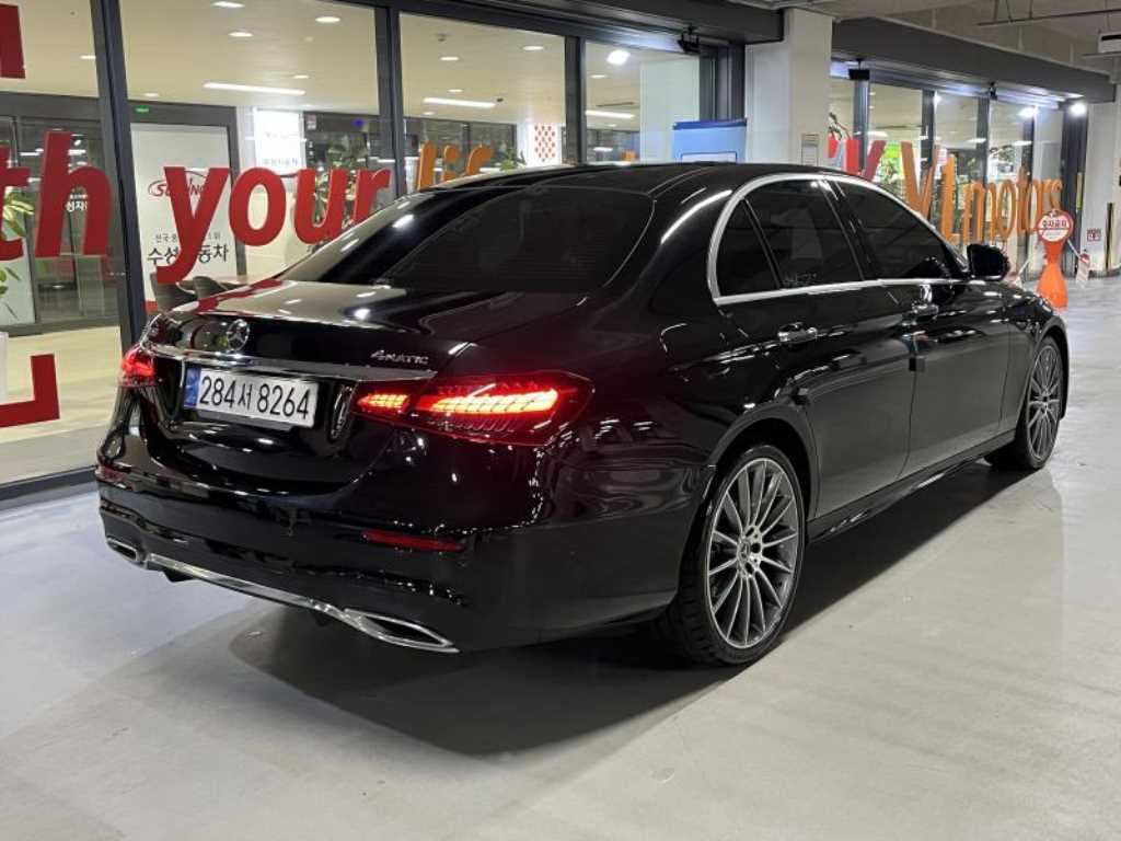 Mercedes Benz E class - Vista 4