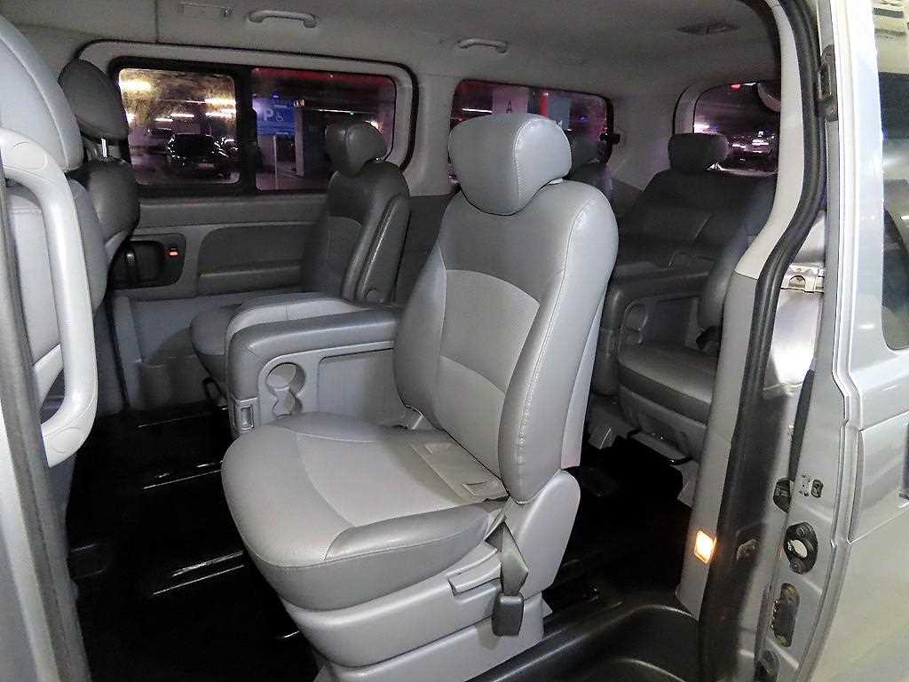 HYUNDAI Starex - Vista 7