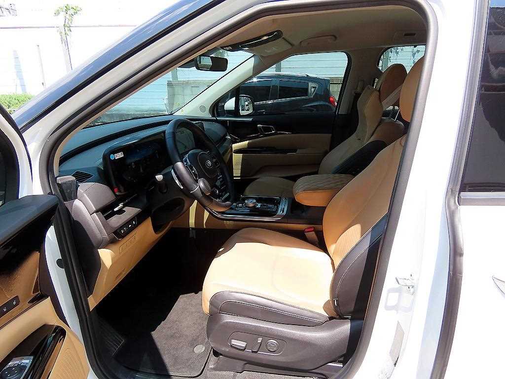 KIA Carnival - Vista 5
