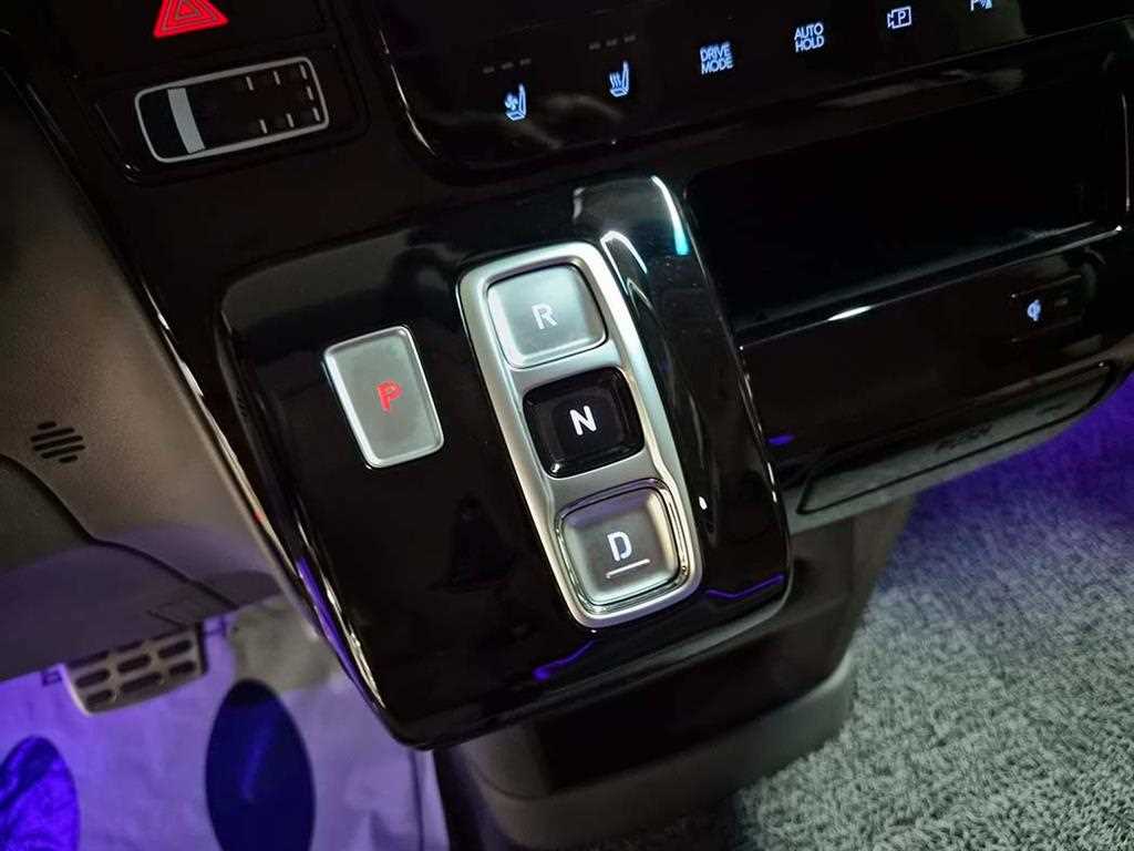 HYUNDAI Staria - Vista 12