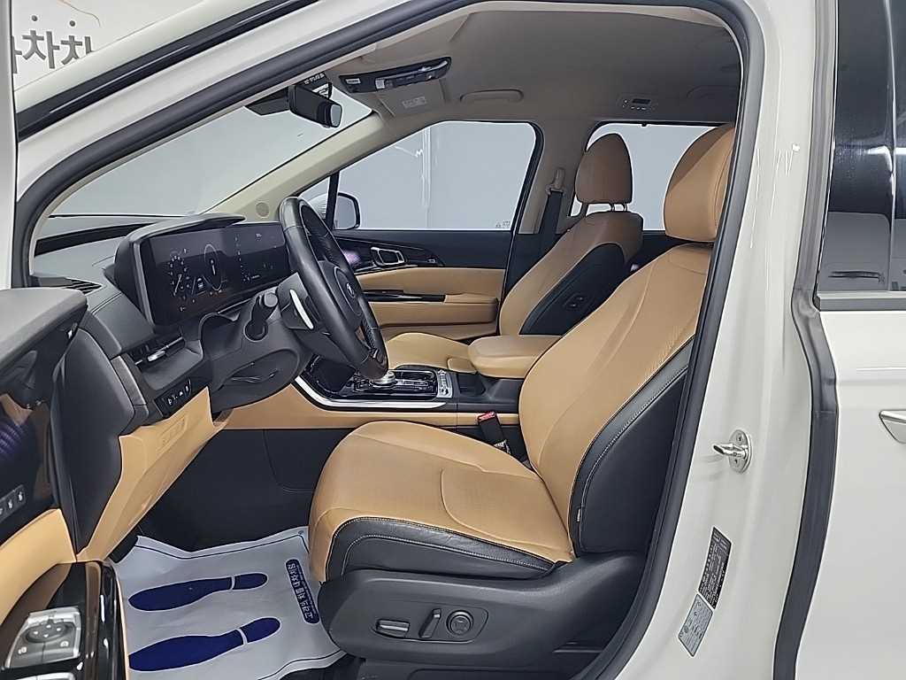 KIA Carnival - Vista 11