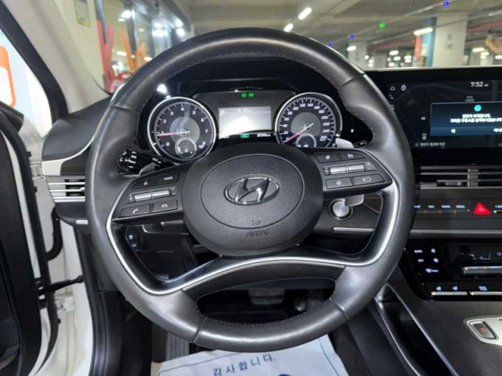 HYUNDAI Grandeur - Vista 8