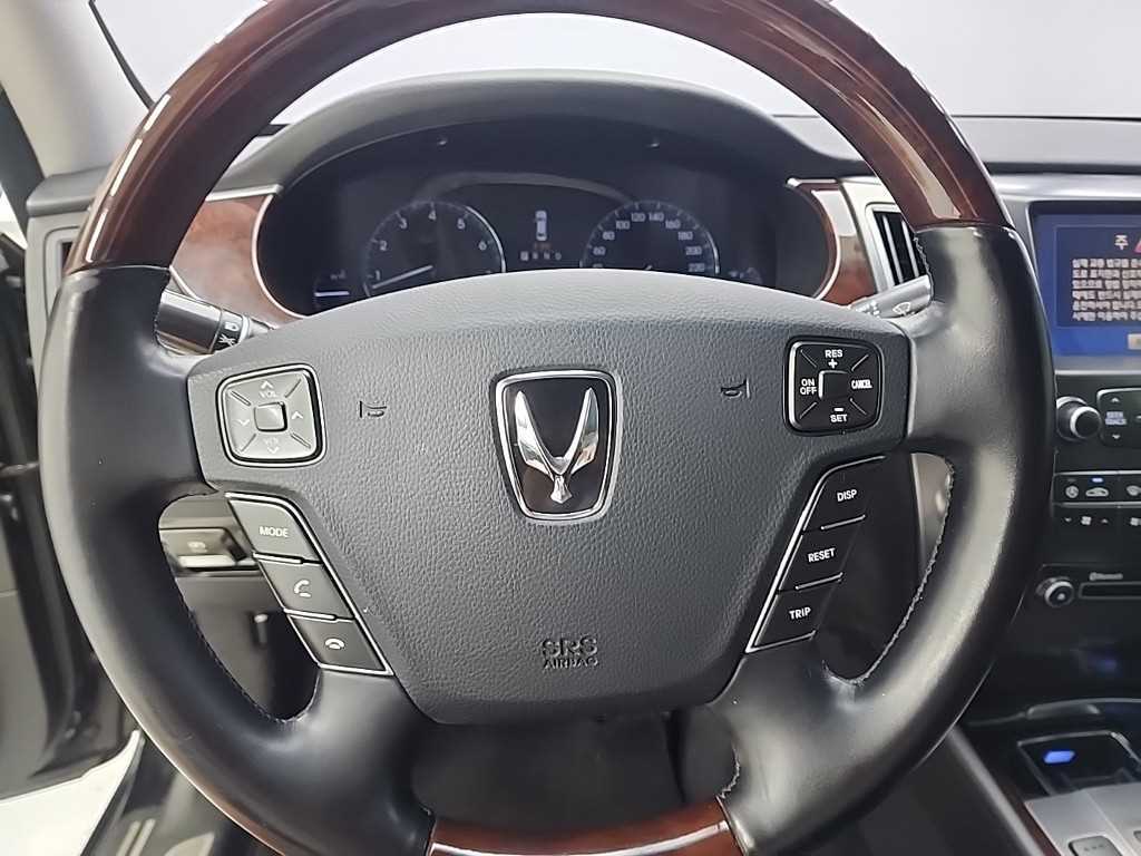 HYUNDAI Equus - Vista 9
