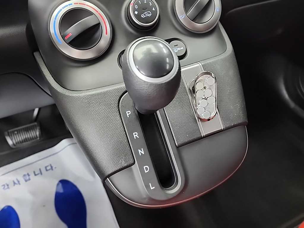 HYUNDAI Casper - Vista 8