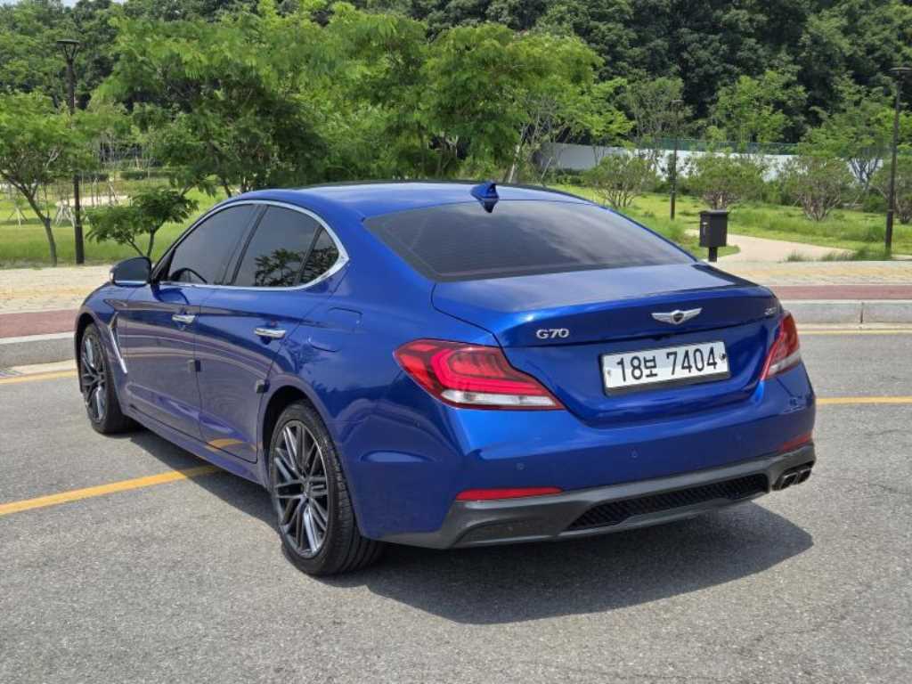 Genesis G70 - Vista 4