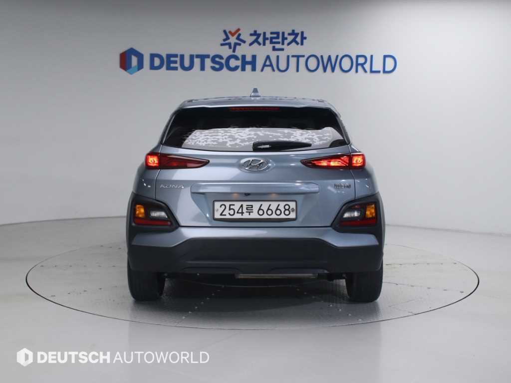 HYUNDAI Kona - Vista 4