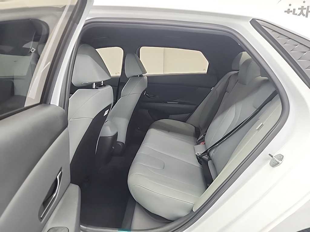 HYUNDAI Avante - Vista 12