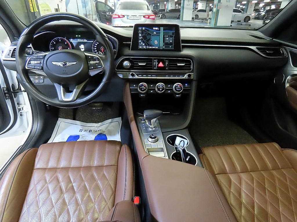 Genesis G70 - Vista 10