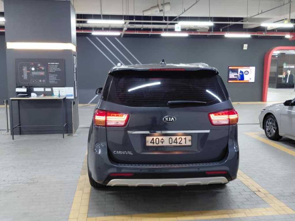 KIA Carnival - Vista 4