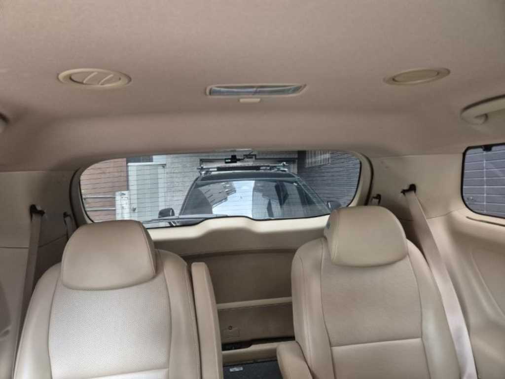 KIA Carnival - Vista 9