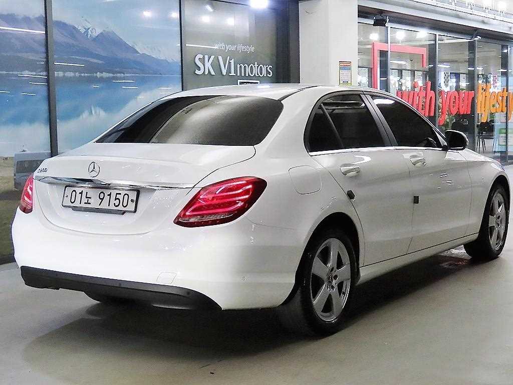 Mercedes Benz C Class - Vista 4