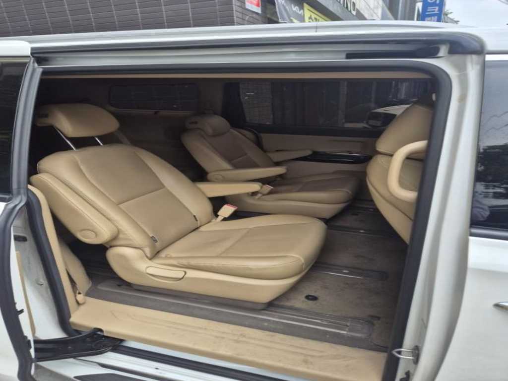 KIA Carnival - Vista 8