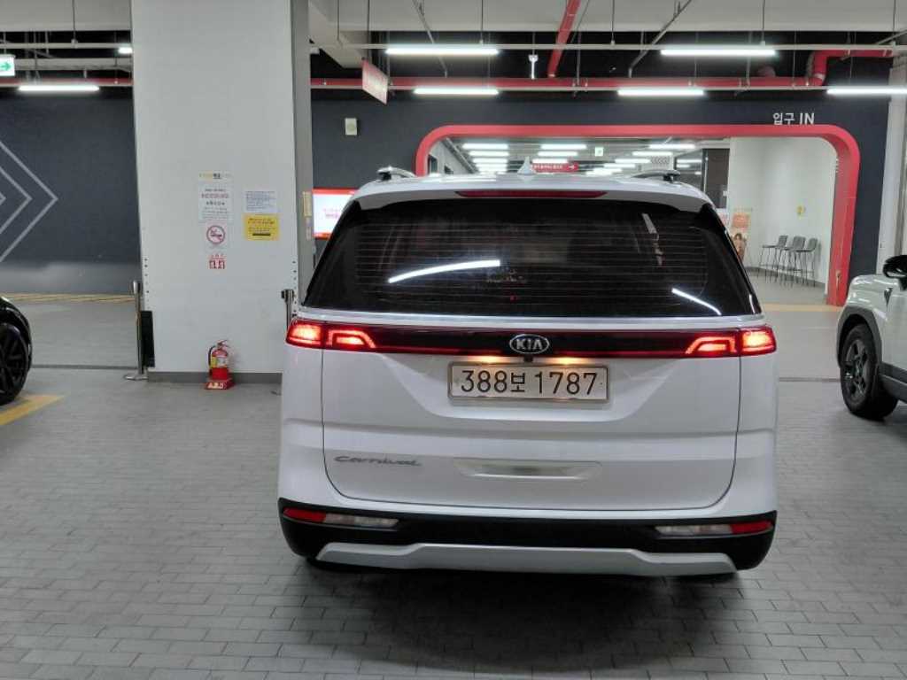 KIA Carnival - Vista 4