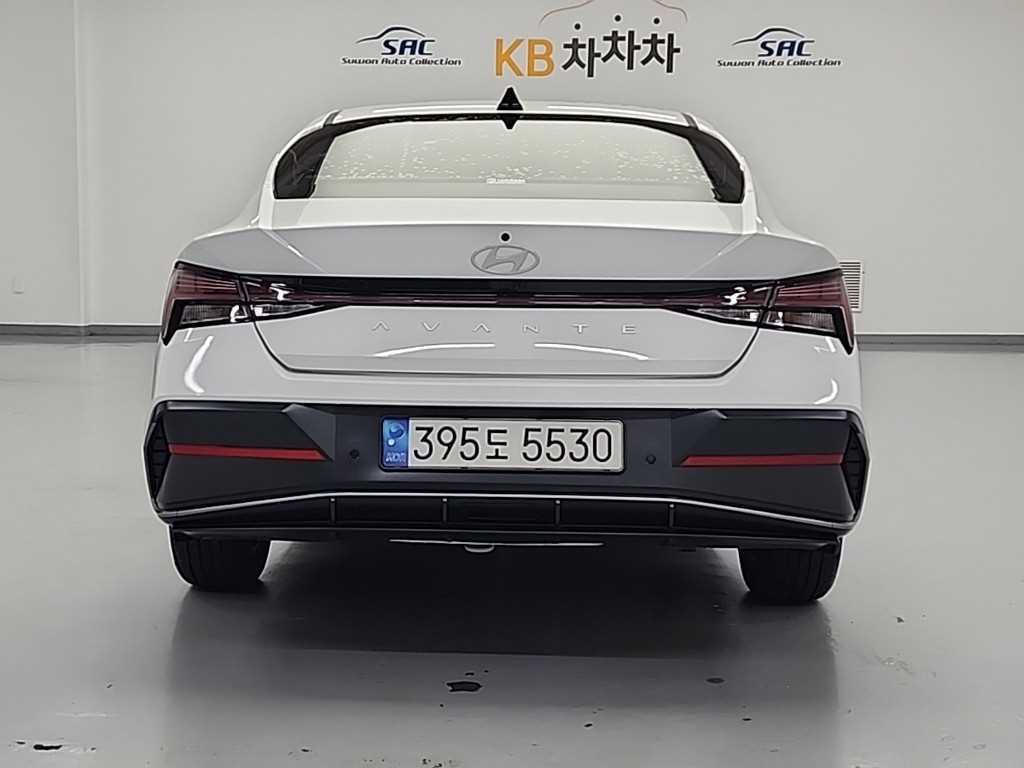 HYUNDAI Avante - Vista 3