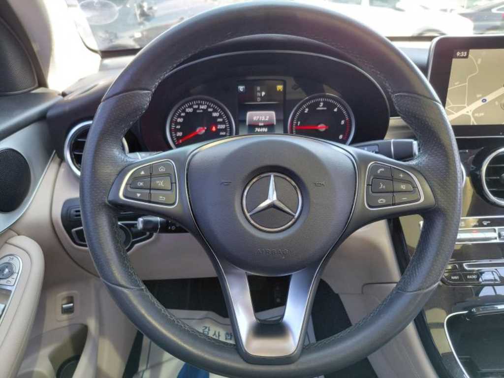 Mercedes Benz GLC Class - Vista 7
