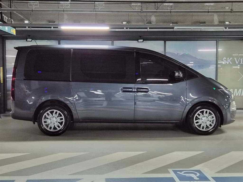 HYUNDAI Staria - Vista 3