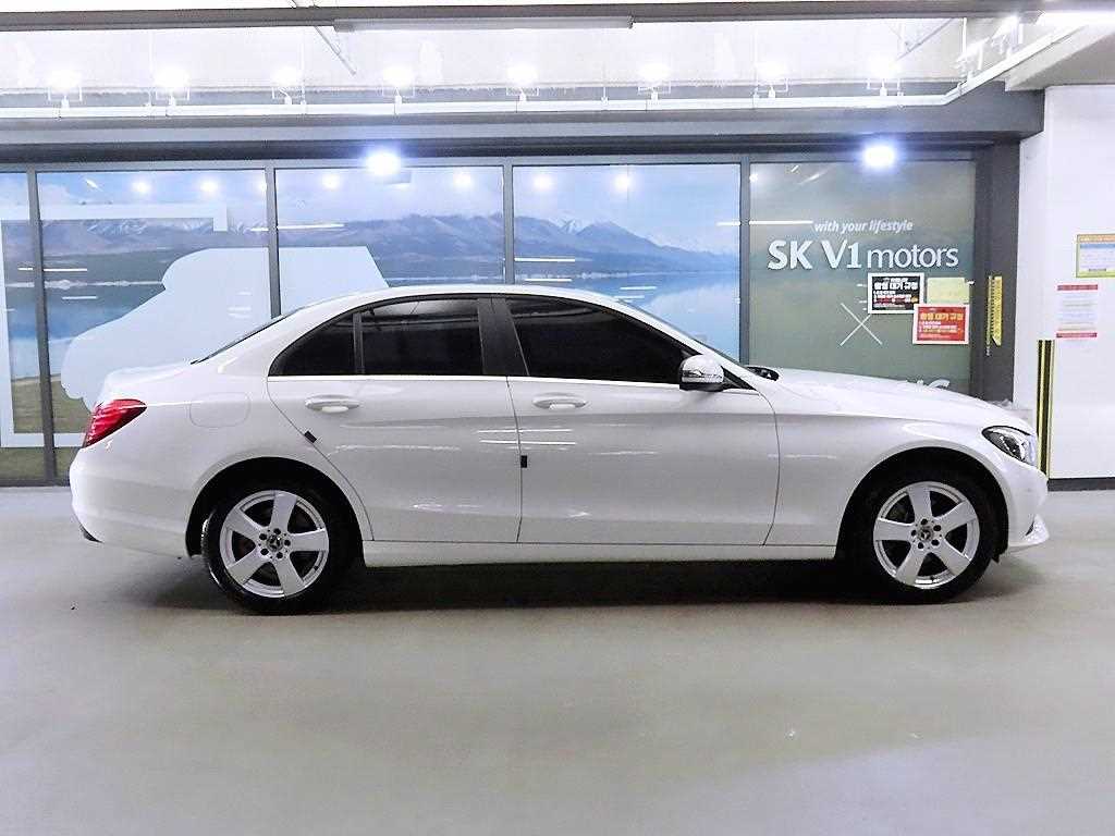 Mercedes Benz C Class - Vista 3