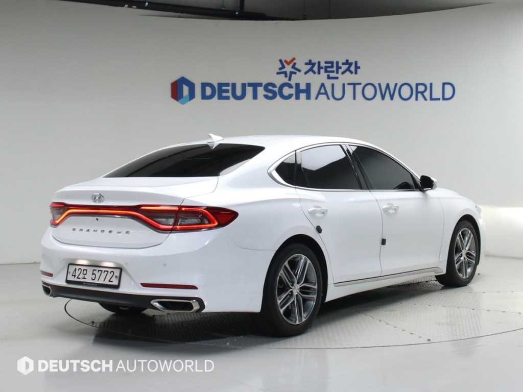 HYUNDAI Grandeur - Vista 2