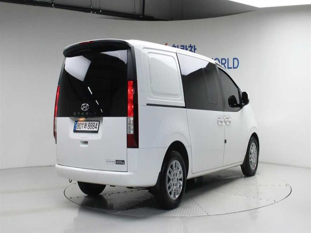 HYUNDAI Staria - Vista 2