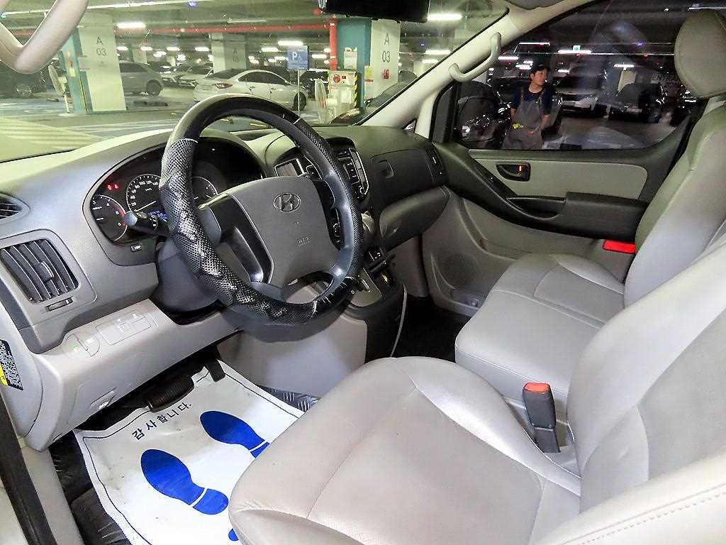 HYUNDAI Starex - Vista 10