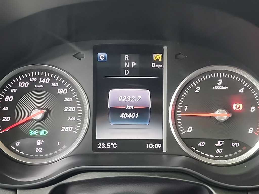 Mercedes Benz GLC Class - Vista 6