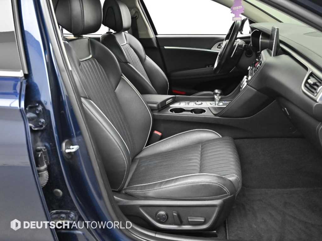 Genesis G70 - Vista 10