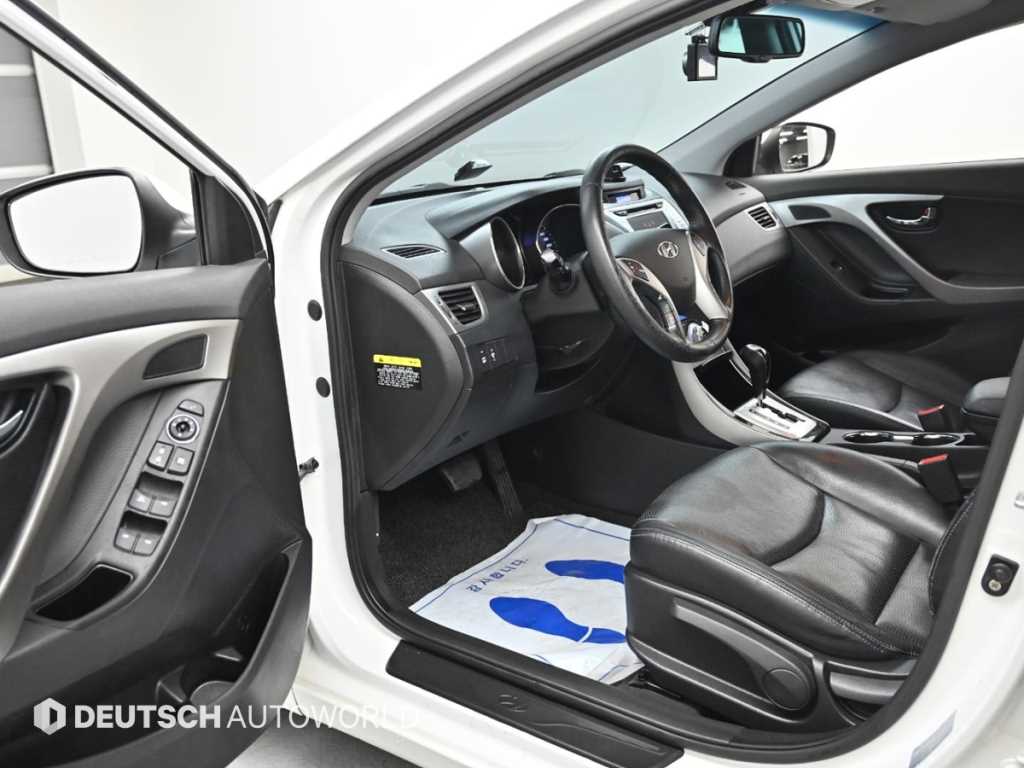 HYUNDAI Avante - Vista 11