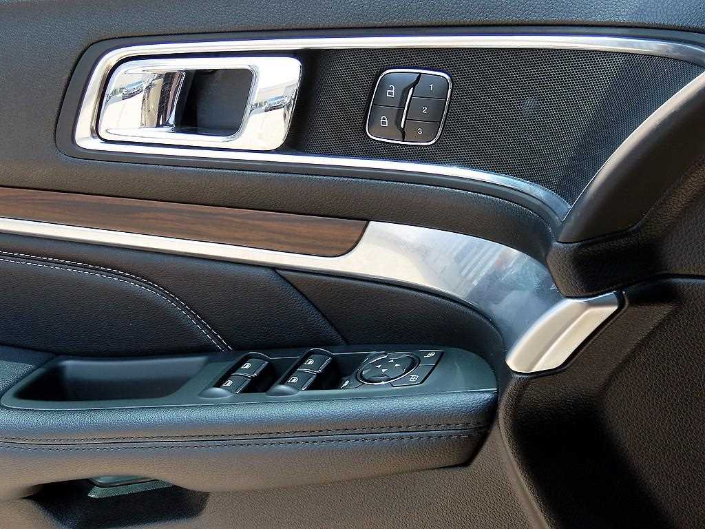 Ford Explorer - Vista 11