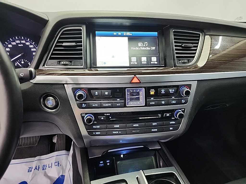 Genesis G80 - Vista 10