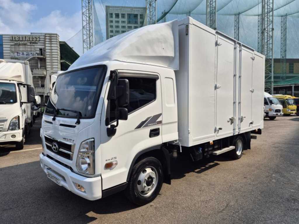 medium and large cargo truck - Vista 3