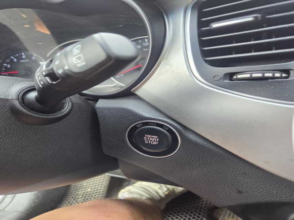 KIA Carens - Vista 5