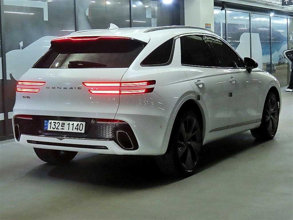 Genesis GV70 - Vista 4