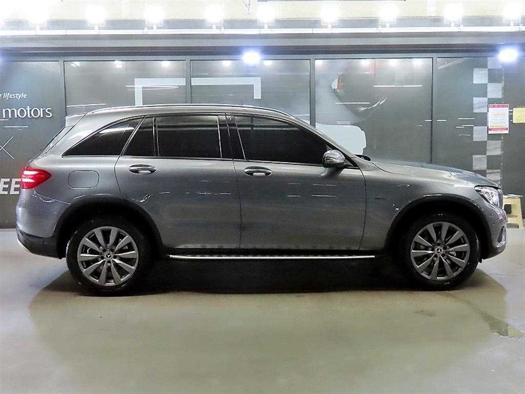 Mercedes Benz GLC Class - Vista 3