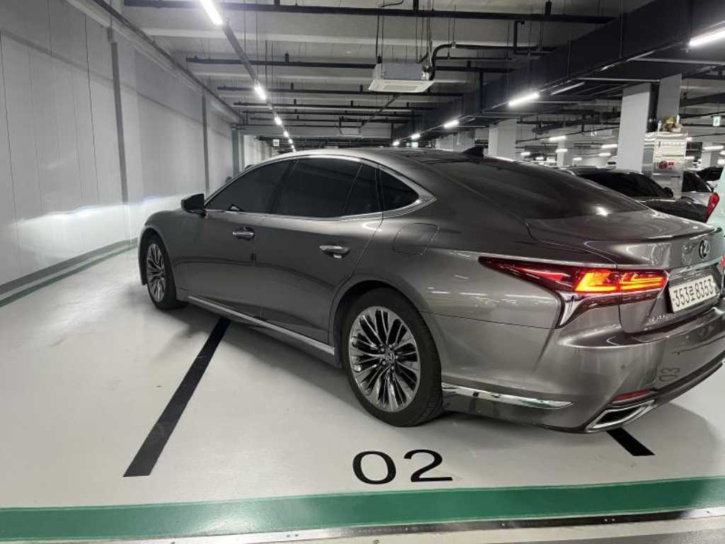 Lexus LS - Vista 3