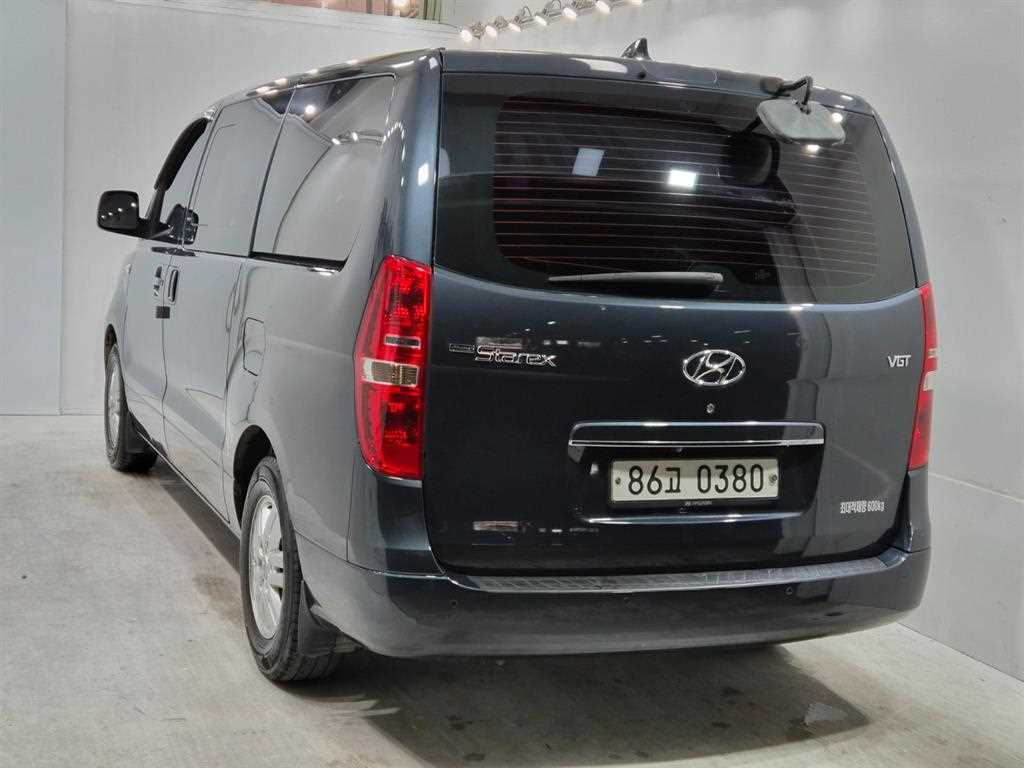 HYUNDAI Starex - Vista 4