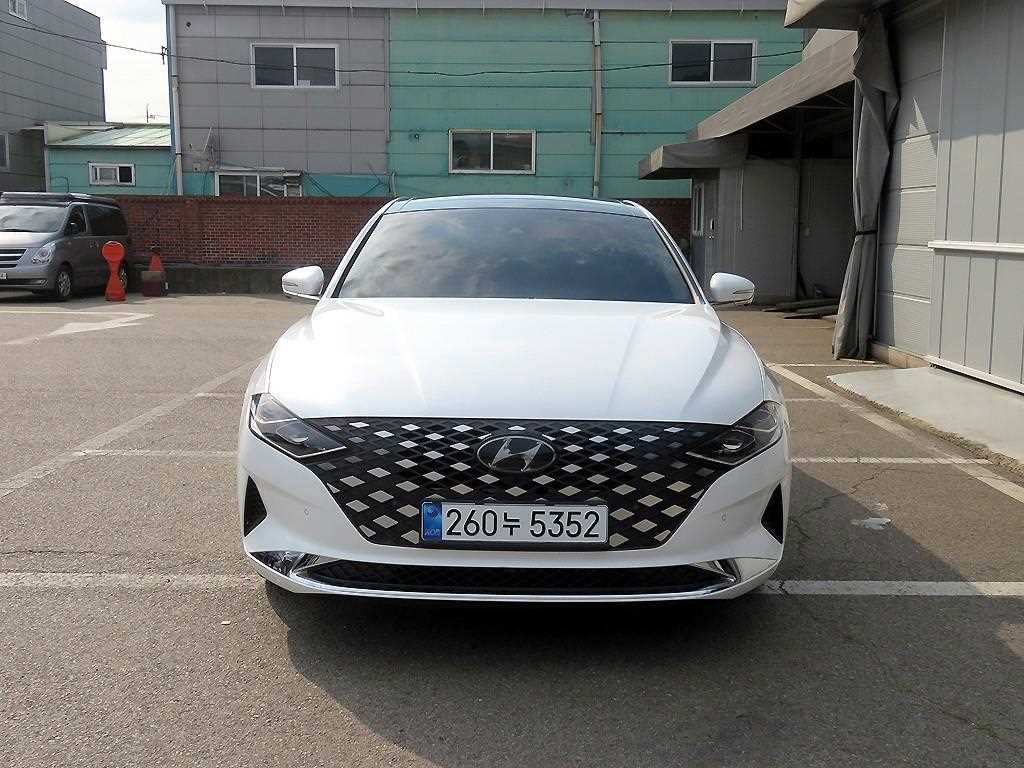 HYUNDAI Grandeur - Vista 2