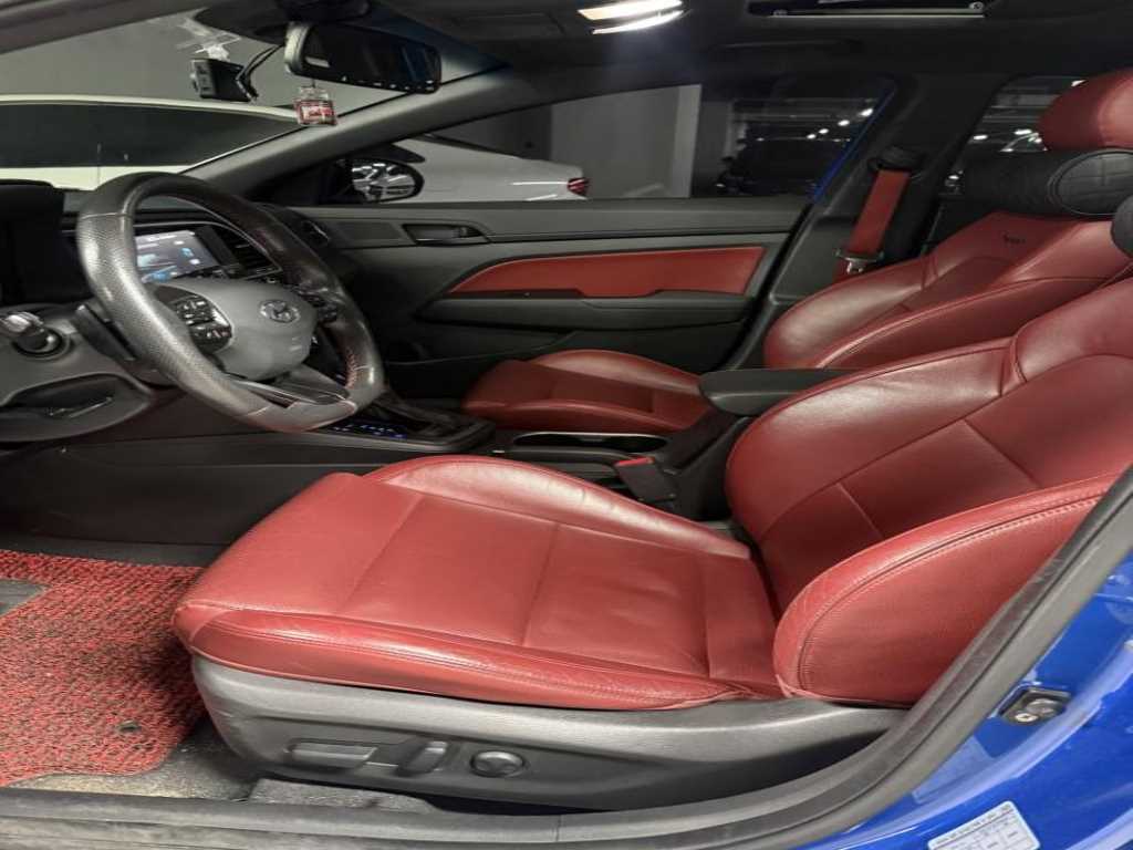 HYUNDAI Avante - Vista 7