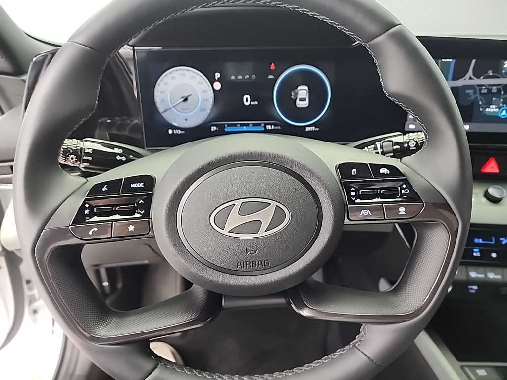 HYUNDAI Avante - Vista 9