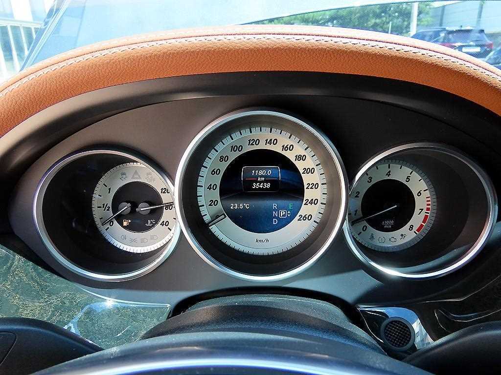 Mercedes Benz CLS Class - Vista 9