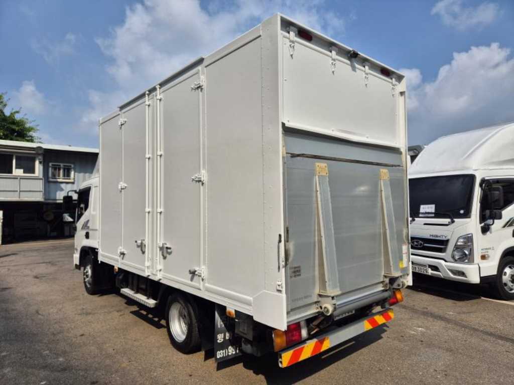 medium and large cargo truck - Vista 4